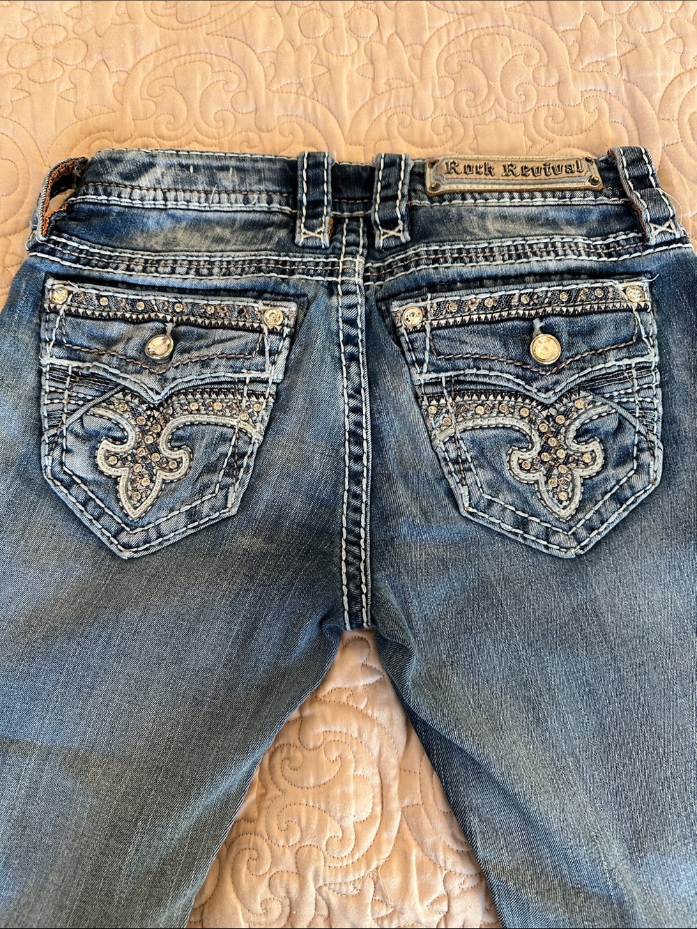 Rock Revival Women's straight leg Jeans Faded Blue 26” Embellished‎ jeans